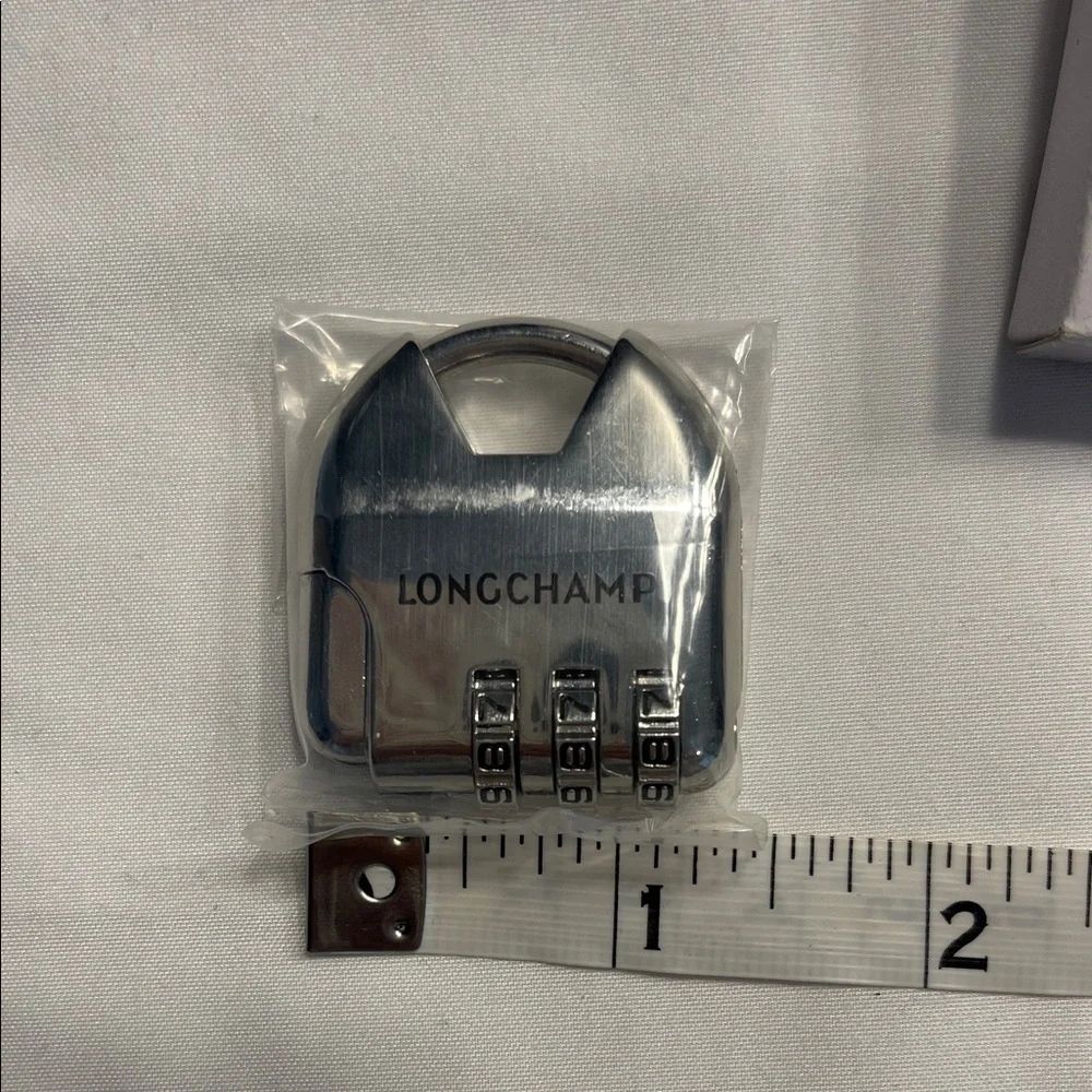 Longchamp Metallic Silver-Tone Luggage Padlock NEW - Picture 4 of 4